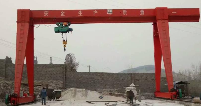安裝門式起重機(jī)時(shí)，我們?cè)撊绾握艺?></div>                   <div   id=