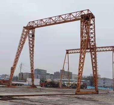 挑選MHGY10噸上包下花葫蘆龍門(mén)吊的時(shí)候應(yīng)該注意什么？怎么選擇龍門(mén)吊