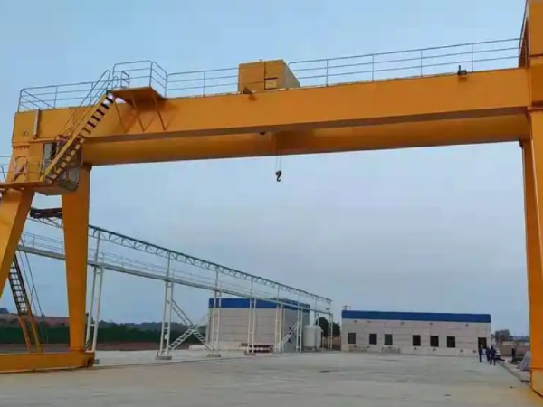 如何正確使用龍門吊門式起重機的限位器和保護裝置？